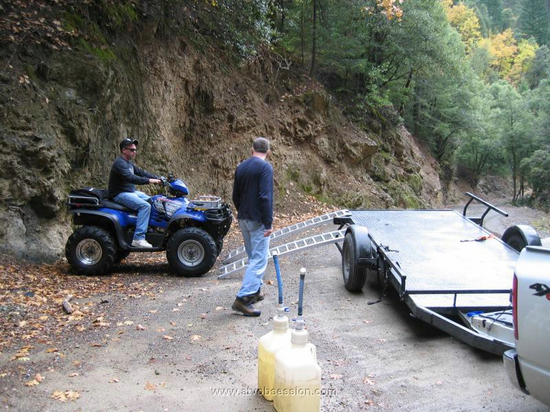 01. Jack and Terry unload.jpg