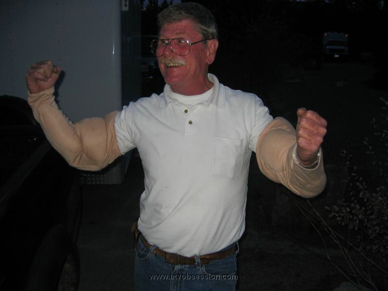 017. Dan MUSCLES UP for big ride...Pump it up big guy..jpg