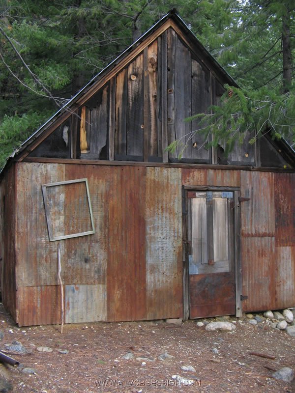 06. The old cabin there...clearly taken care of by someone..jpg