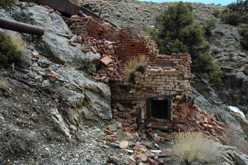 073 What's Left Is In a Sad State Of Repair..jpg