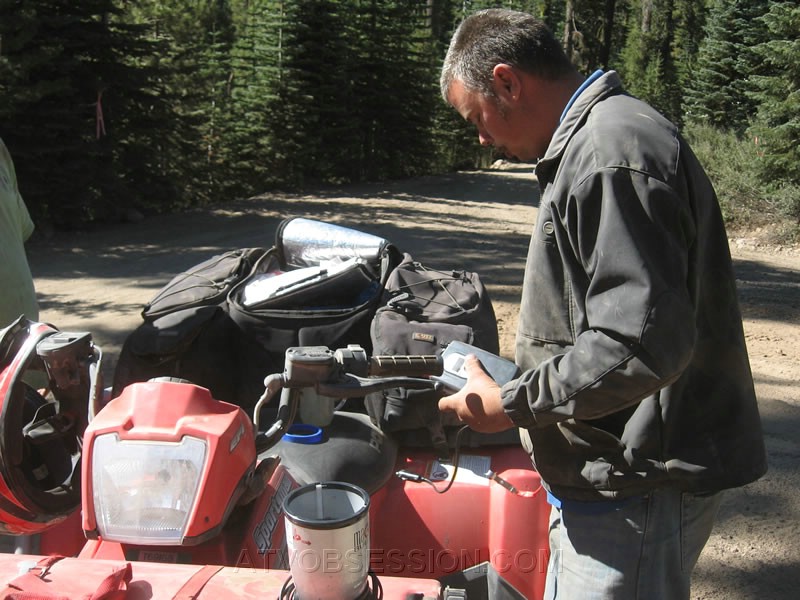 079. What's he up to...jpg