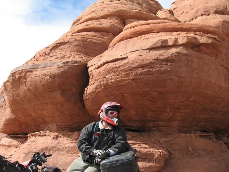 047. Larry chats in front of this bulb rock..jpg