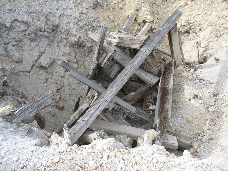 059. We walk up the hill to find the mine..jpg