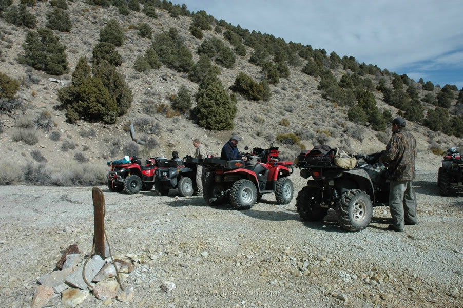 087. Everyone grabs a light..jpg