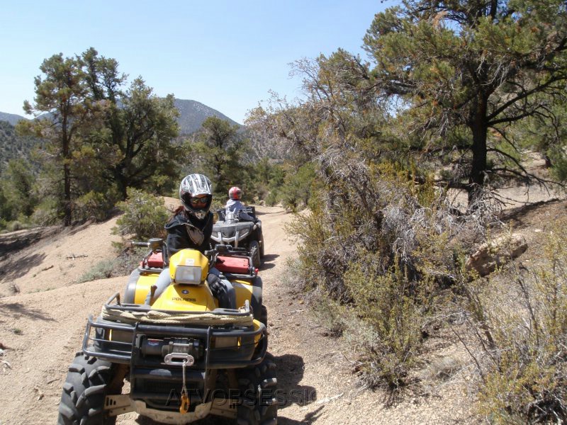 038. Monica and Kenan waiting for Lori to get her glasses..jpg