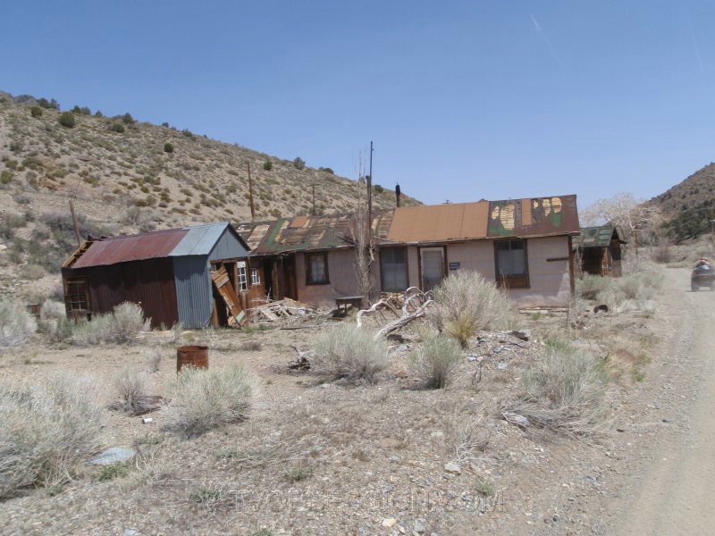 084. More building through town..jpg